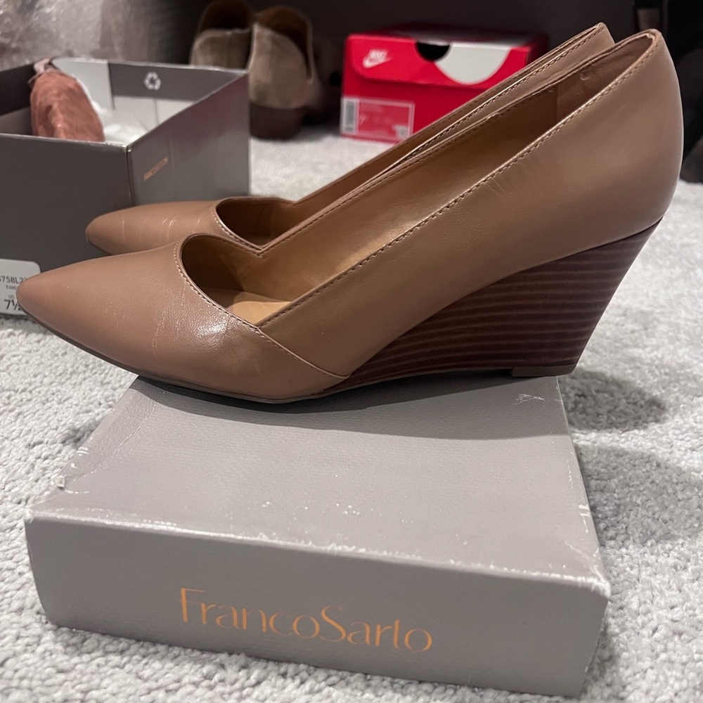 Franco Sarto Women's Tan Wedge Heels